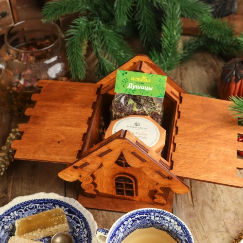 Подарочный набор «Вкусное счастье» Вековая пасека (Резной домик из натурального дерева)