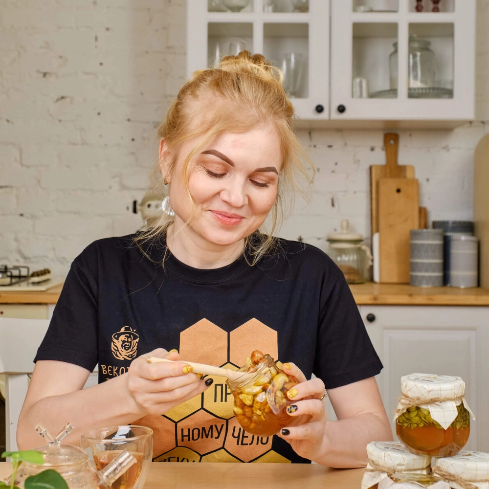 Мед цветочный с ореховым ассорти Вековая пасека