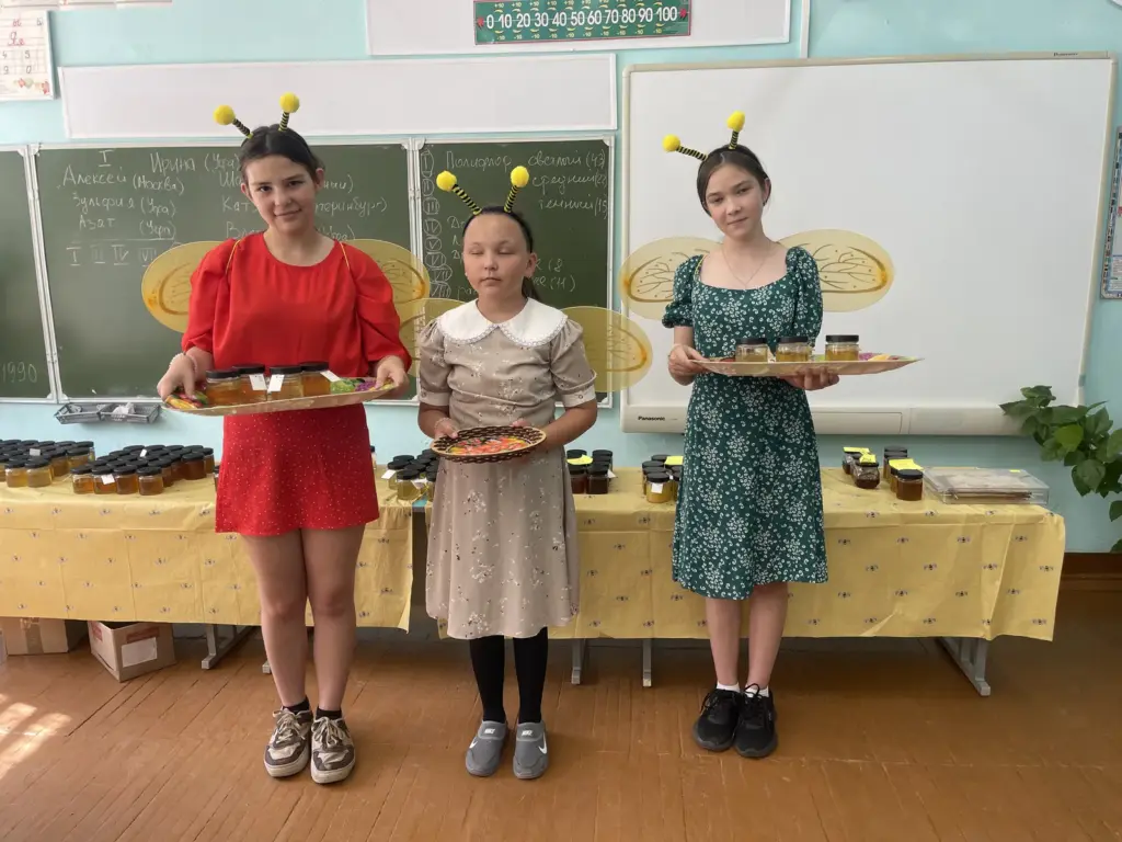 Помощницы жюри