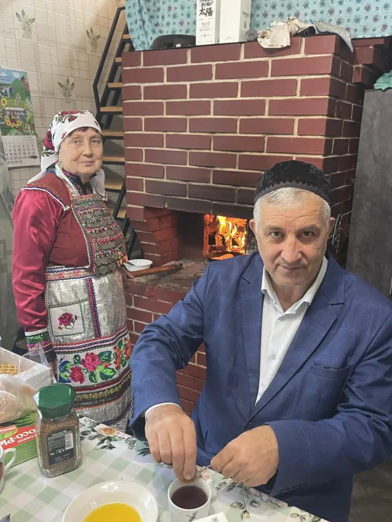 Чай с мёдом у русской печи
