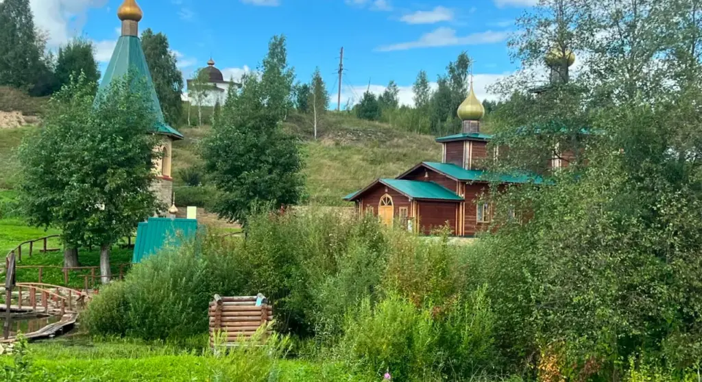 Храм у реки